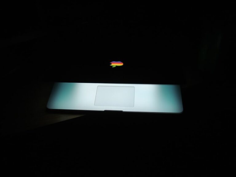Photo MacBook Pro with RAM slots
