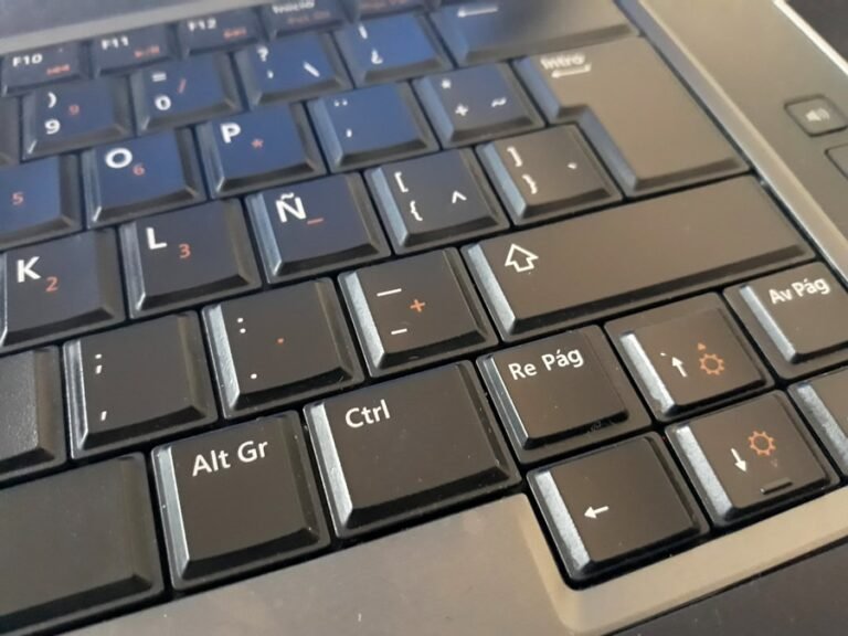 Photo "can you lock keyboard on laptop windows 11"