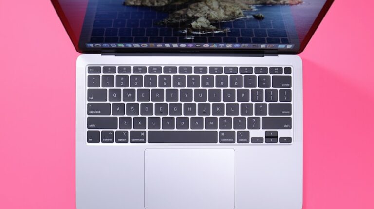 Photo What is the difference between MacBook Air and MacBook Pro?