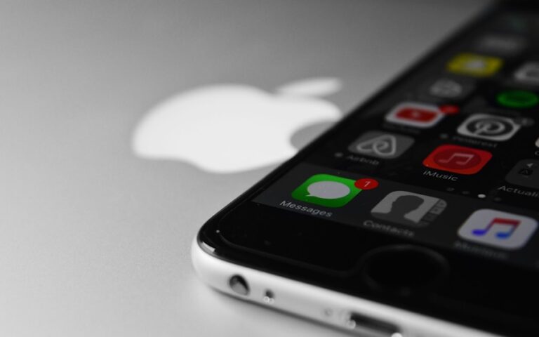 Photo "how to retrieve deleted voicemail on iPhone"