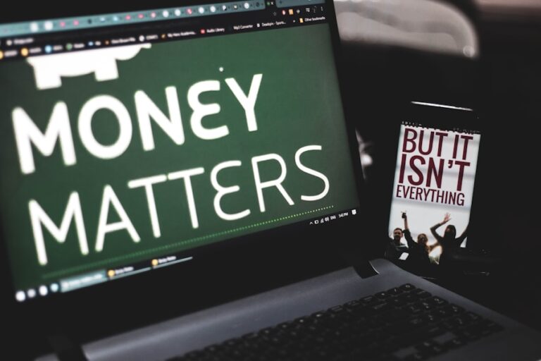 Photo "how to make money online without being scammed"