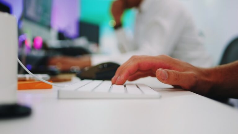 Photo "how to know if an online job is a scam"