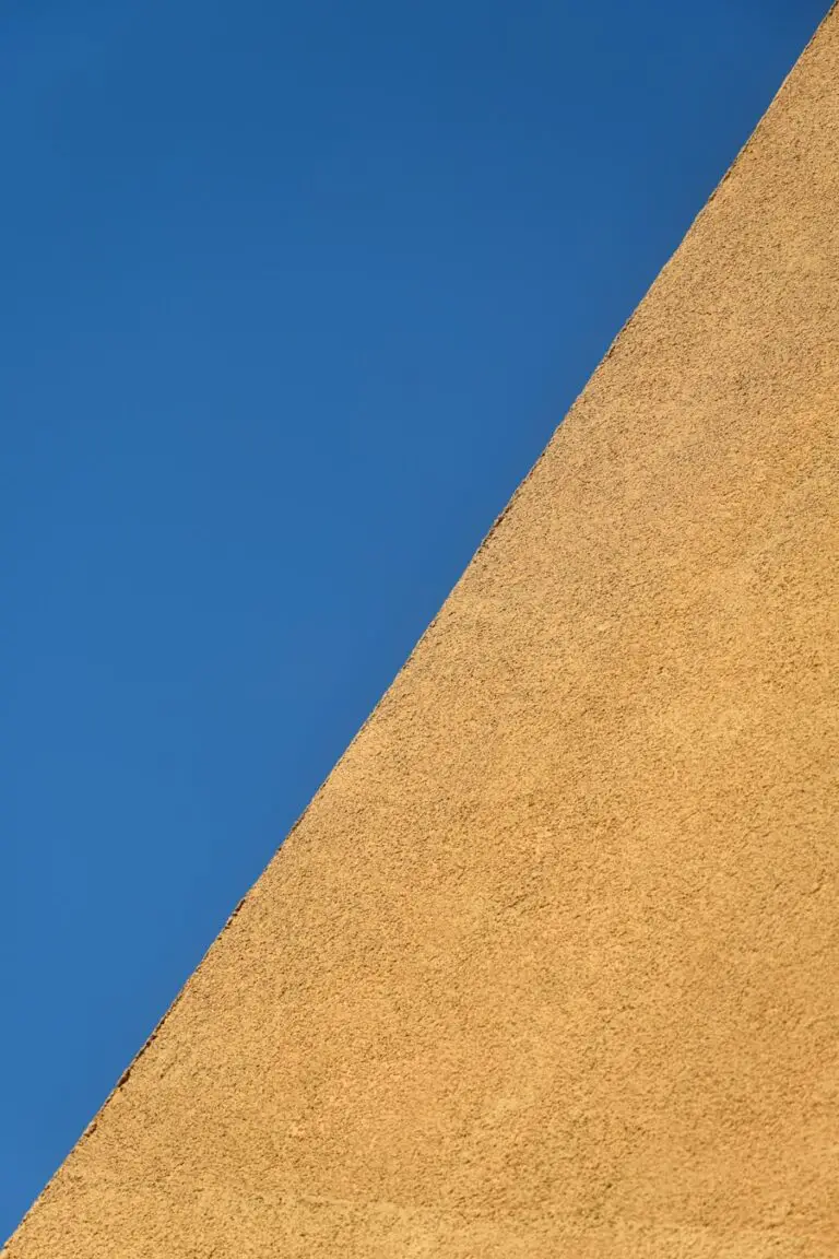 Photo "why do my windows 11 windows look brown"