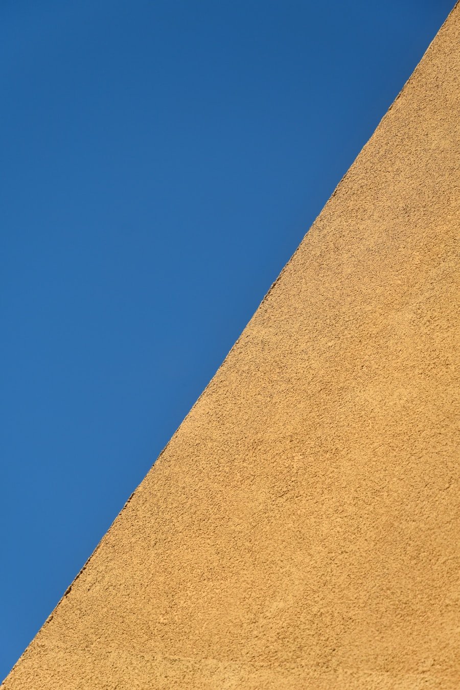 Photo "why do my windows 11 windows look brown"