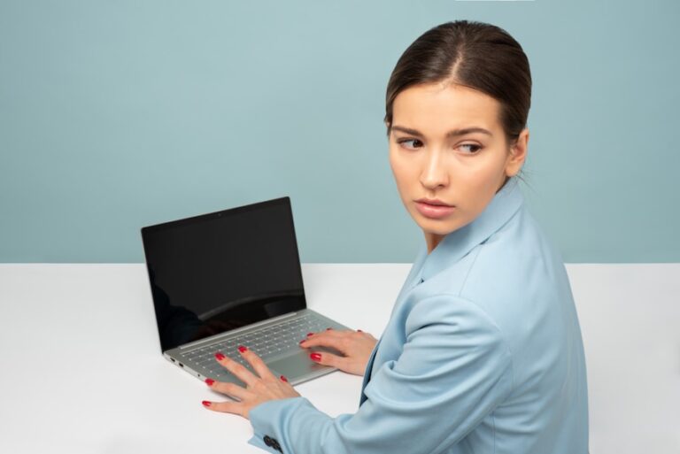 Photo "how to check for online scams"