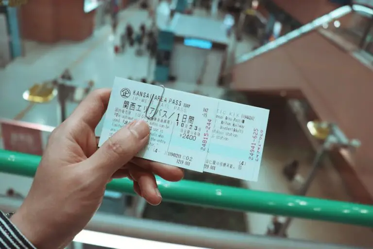 Photo "how to buy tickets from someone online without getting scammed"