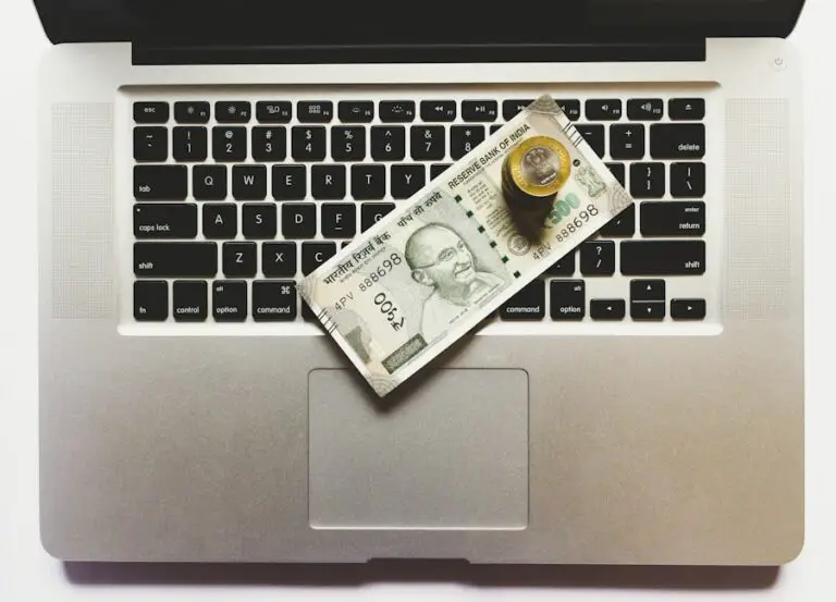 Photo "how do online scams work"