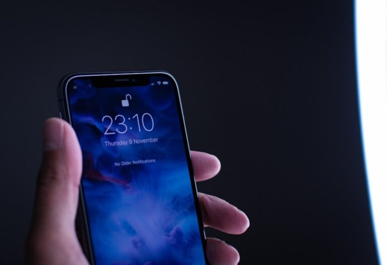 Photo "Does iPhone 11 support eSIM?"