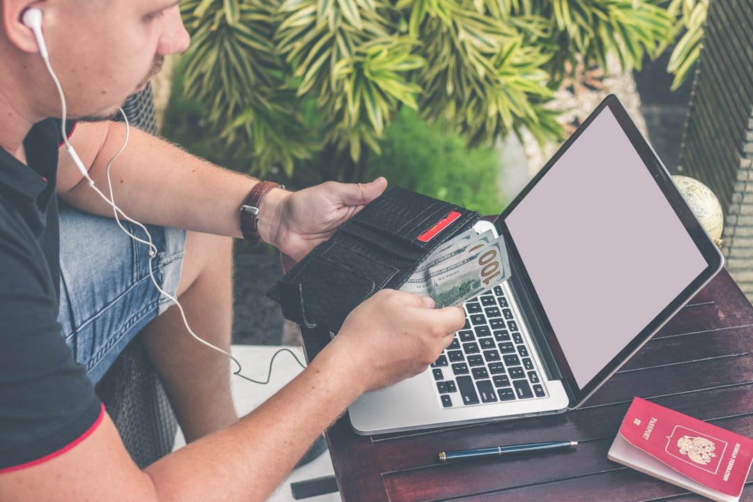 Photo Laptop and money