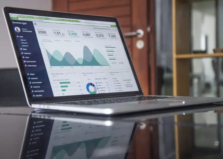 Photo Laptop with money