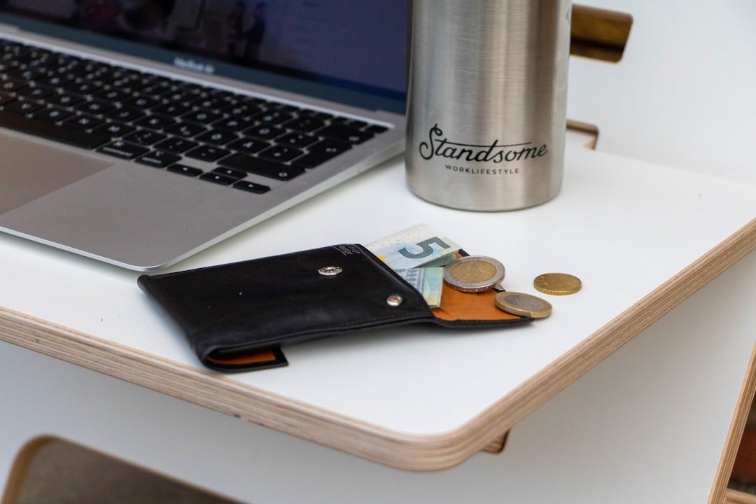Photo Laptop and money